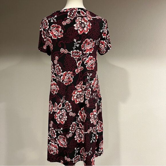 Floral short sleeve a-line swing style dress - Picture 6 of 13
